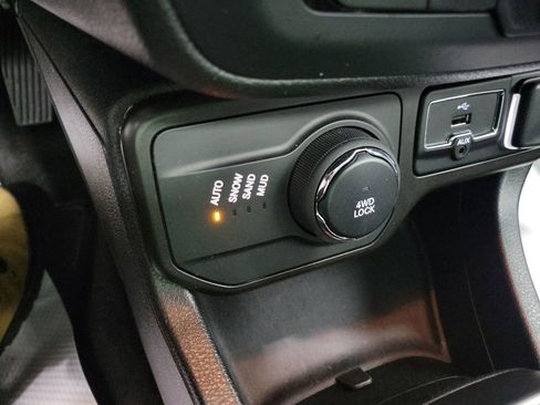 Used 2019 Jeep Renegade Limited w/ Quick Order Package 22P image 46