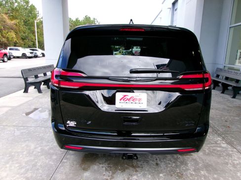 New 2026 Chrysler Pacifica Limited image 24