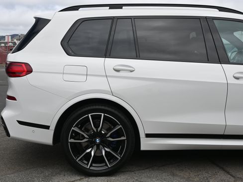Used 2022 BMW X7 xDrive40i w/ M Sport Package AWD/4WD image 13