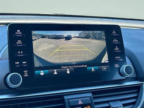 Used 2018 Honda Accord Touring image 16