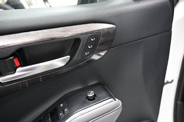 Used 2022 Toyota Highlander Platinum AWD/4WD image 32
