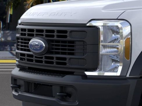 New 2025 Ford F550 4x4 Crew Cab image 17