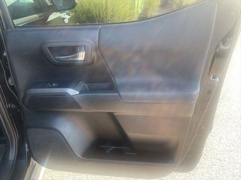 Certified 2020 Toyota Tacoma TRD Off-Road w/ TRD Premium Off Road Package image 16