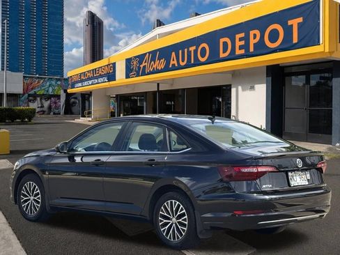 Used 2021 Volkswagen Jetta SE FWD image 3