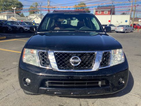 Used 2008 Nissan Pathfinder SE w/ Leather Pkg image 2