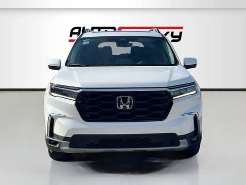 Used 2024 Honda Pilot Touring image 2