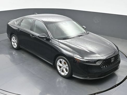 Certified 2025 Honda Accord LX image 35