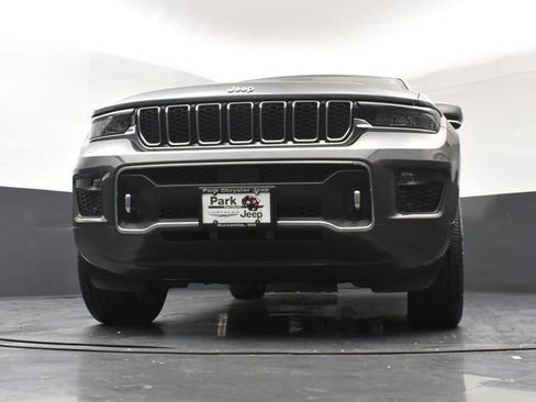 Used 2023 Jeep Grand Cherokee Overland AWD/4WD image 20