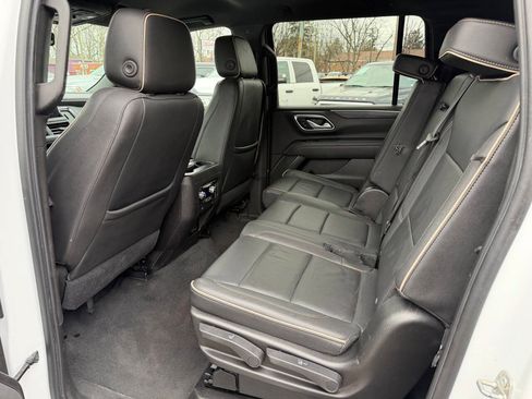 Used 2021 GMC Yukon XL SLT AWD/4WD image 9