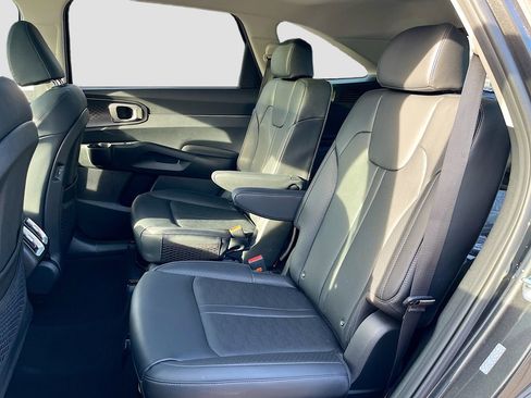 Certified 2025 Kia Sorento EX w/ EX Panoramic Sunroof Package image 23