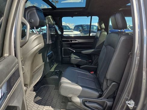 Used 2025 Jeep Wagoneer L Series II w/ Convenience Group I AWD/4WD image 13