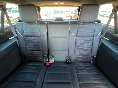 Used 2024 Cadillac Escalade ESV Premium Luxury Platinum AWD/4WD image 23