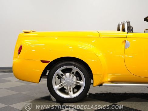 Used 2004 Chevrolet SSR w/ Preferred Equipment Group RWD image 30