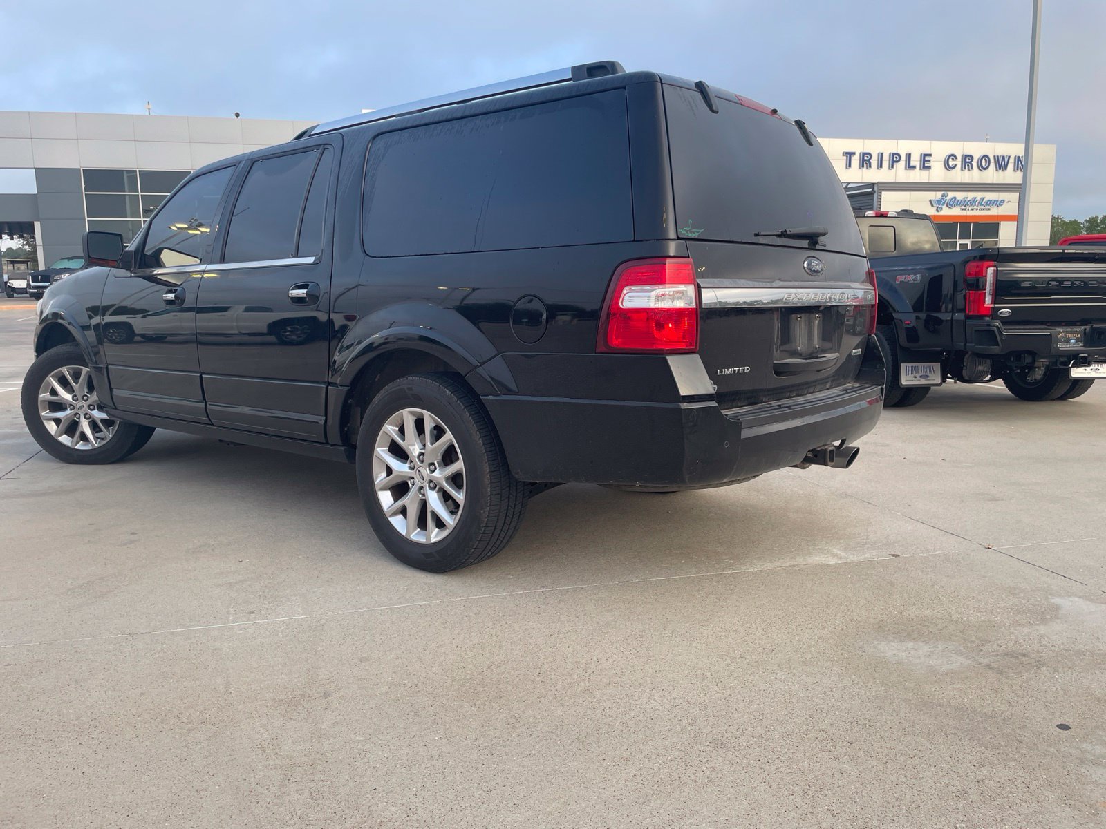 Used 2017 Ford Expedition EL Limited w/ Equipment Group 301A AWD/4WD image 4