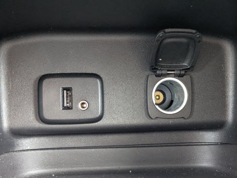 Used 2018 Chevrolet Equinox LT FWD image 29