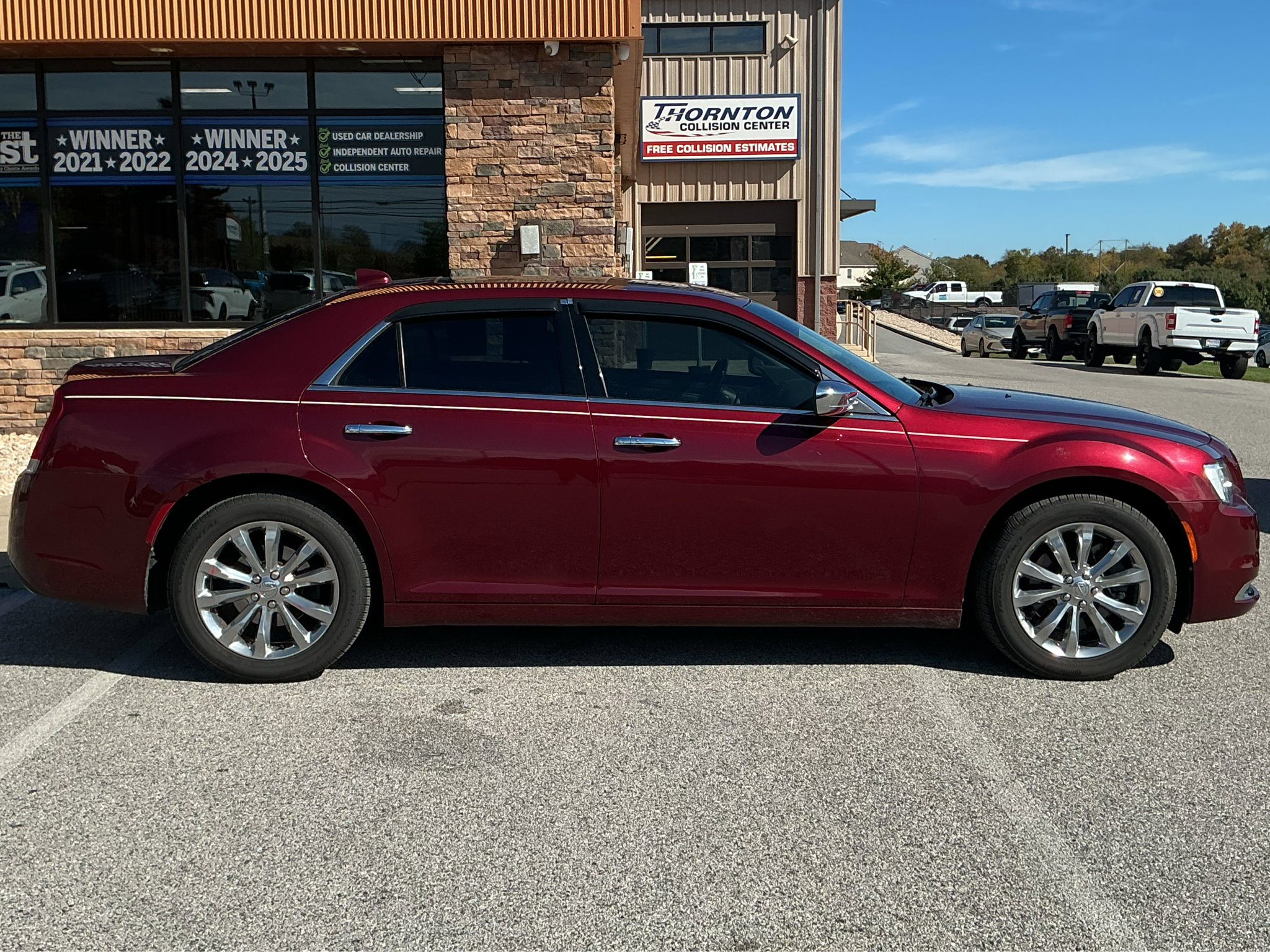Used 2019 Chrysler 300 Limited AWD/4WD image 2