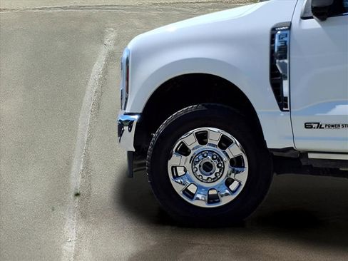 Used 2025 Ford F350 Lariat w/ Lariat Ultimate Package image 16