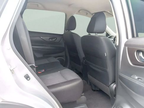 Used 2019 Nissan Rogue SV w/ Premium Package image 16