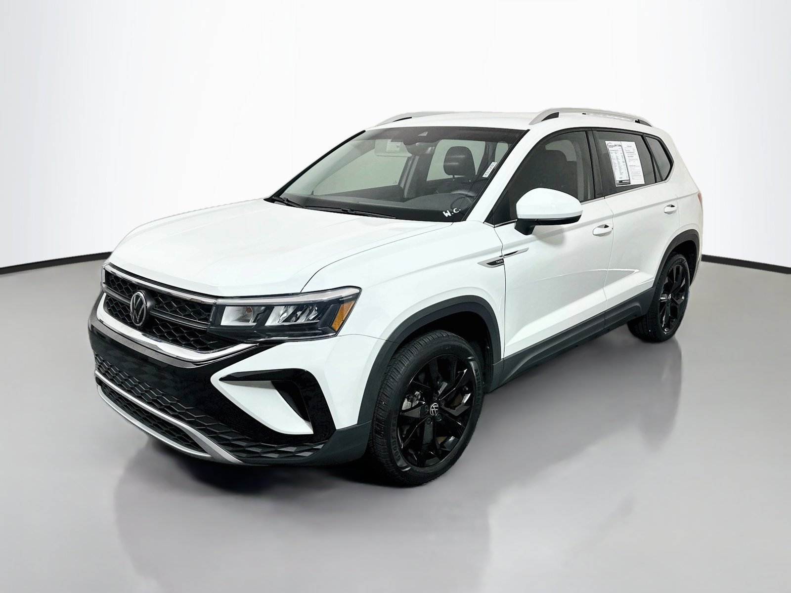 Used 2023 Volkswagen Taos SE w/ Black Wheel Package FWD image 3