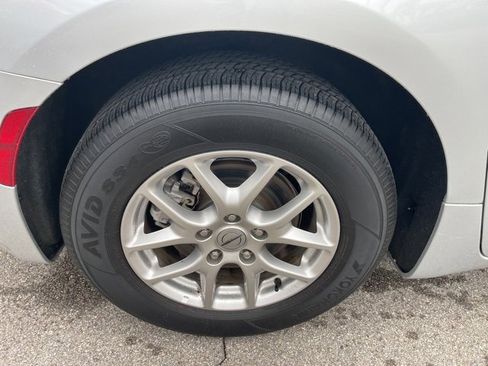 Used 2024 Chrysler Pacifica Touring-L image 11