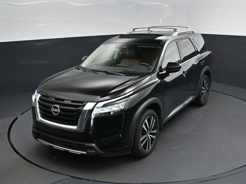 Used 2023 Nissan Pathfinder Platinum w/ Cargo Package FWD image 31
