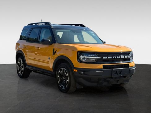 Used 2022 Ford Bronco Sport Outer Banks w/ Tech Package AWD/4WD image 3