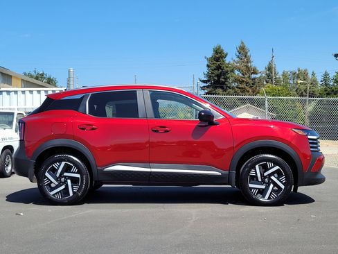 New 2026 Nissan Kicks SV w/ SV Premium Package FWD image 4