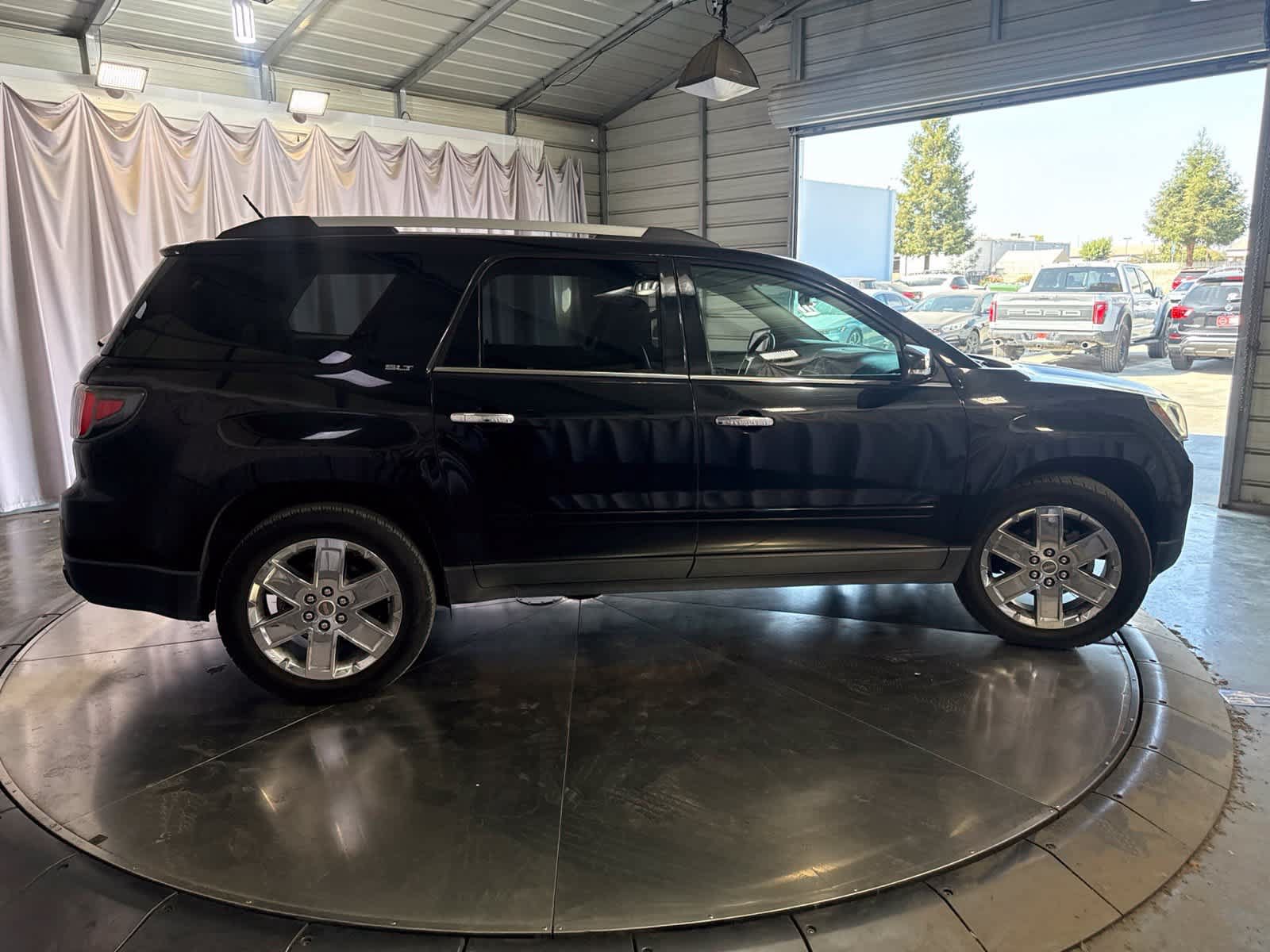 Used 2017 GMC Acadia Limited SLT FWD image 3