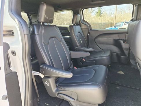 Used 2026 Chrysler Voyager LX image 16