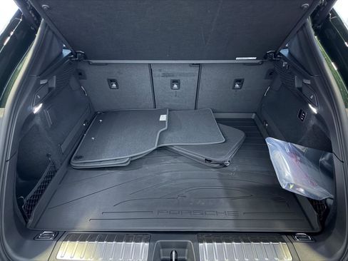 New 2026 Porsche Macan Turbo Electric image 28