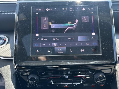 Used 2025 Jeep Grand Cherokee Altitude RWD image 28