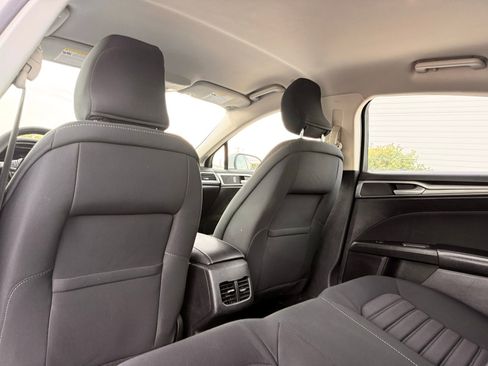 Used 2019 Ford Fusion SE FWD image 16