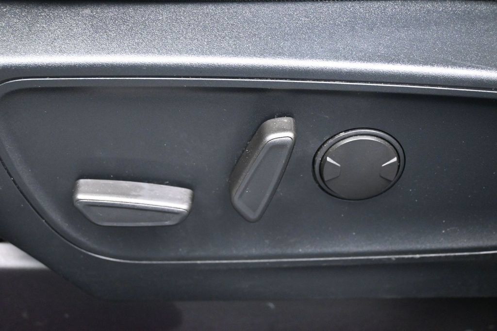 Used 2020 Ford Escape SE Sport FWD image 11