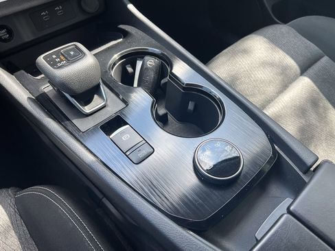 Used 2024 Nissan Rogue SV image 22