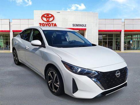 Used 2025 Nissan Sentra SV image 2