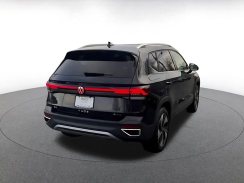 Used 2025 Volkswagen Taos SE image 14