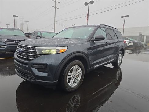 Certified 2024 Ford Explorer XLT image 2