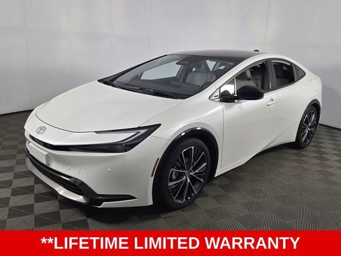 Used 2024 Toyota Prius XLE FWD image 3