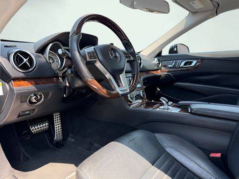 Used 2014 Mercedes-Benz SL 550 image 4