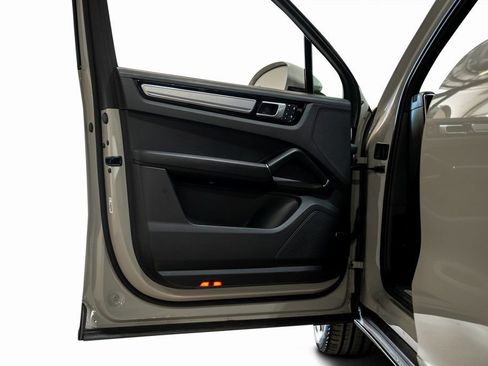 Used 2022 Porsche Cayenne S Platinum image 53