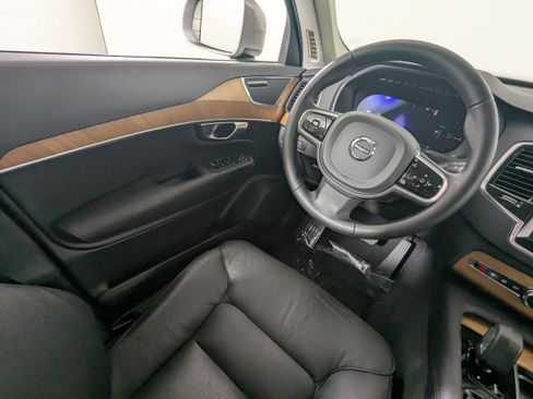 Used 2024 Volvo XC90 T8 Plus w/ Protection Package Premier AWD/4WD image 10