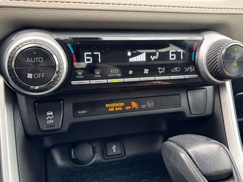 Certified 2022 Toyota RAV4 XLE image 26