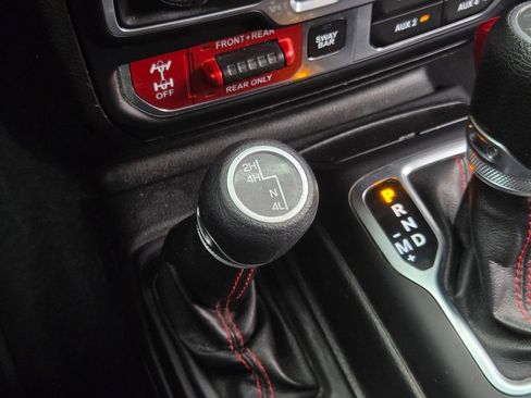 Used 2019 Jeep Wrangler Rubicon w/ Steel Bumper Group AWD/4WD image 18