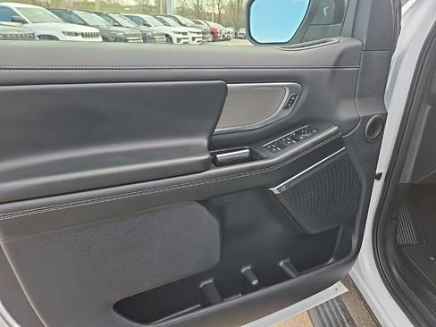 Used 2025 Ford Expedition Platinum AWD/4WD image 33