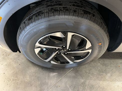 Certified 2025 Kia Sportage LX image 10