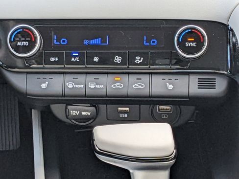 New 2025 Hyundai Elantra Limited image 16