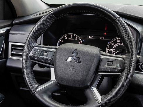 Used 2024 Mitsubishi Outlander AWD image 10