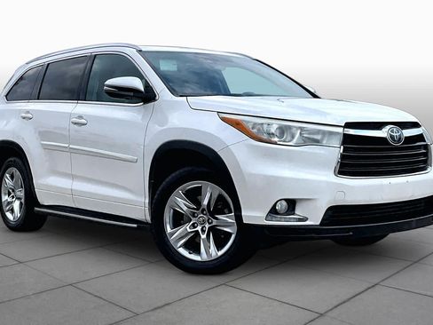 Used 2016 Toyota Highlander Limited Platinum FWD image 2