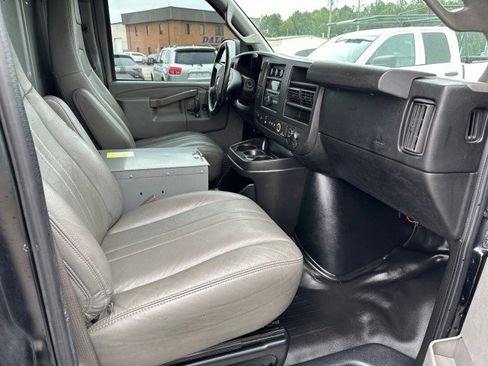 Used 2017 Chevrolet Express 2500 image 28