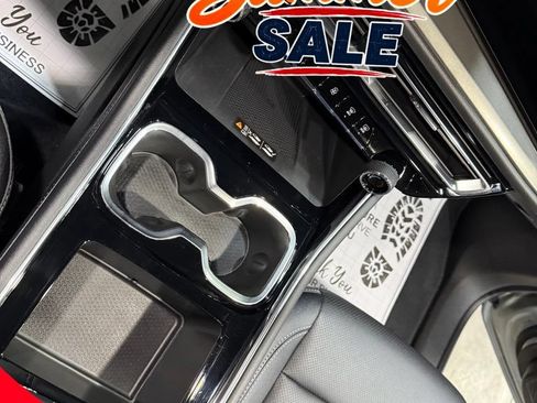 Used 2026 Chevrolet Traverse LT FWD image 18